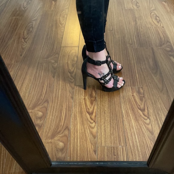 BCBG black heels - Picture 5 of 7